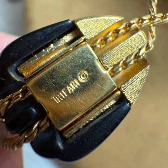 Vintage Trifari Gold Tone Black Lucite Y Lariat Necklace 1970s Modernist Jewelry